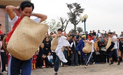 Folkloristisches Spiel „Chay Ro“ in Bac Ninh